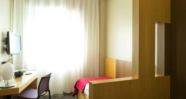 Chambre simple de le Best Western Hotel Major en Milano. Douillet et confortable sont équipé de pouces de Tv LCD 26 par satellite avec Radio et réveil, free Wi-Fi et Minibar.