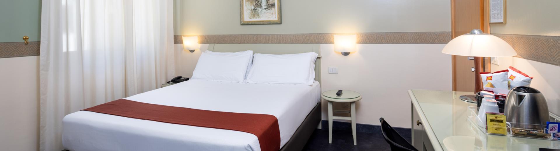 Double room at the Best Western Hotel Major in Milan. Comfortable and welcoming, it is equipped with a 32-inch LCD satellite TV with radio and alarm clock, free Wi-Fi internet and minibar.