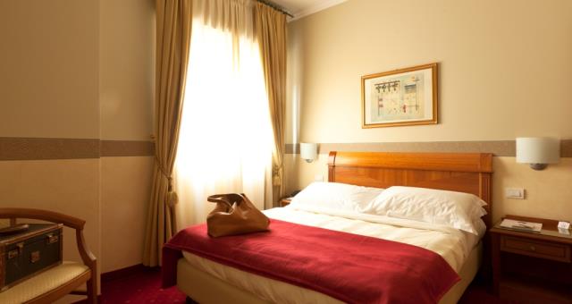 Double single use room of Best Western Hotel Major in Milano. Comfortable and cozy is equipped with satellite Tv LCD 26 inch with Radio and alarm clock, free Wi-Fi and Minibar.